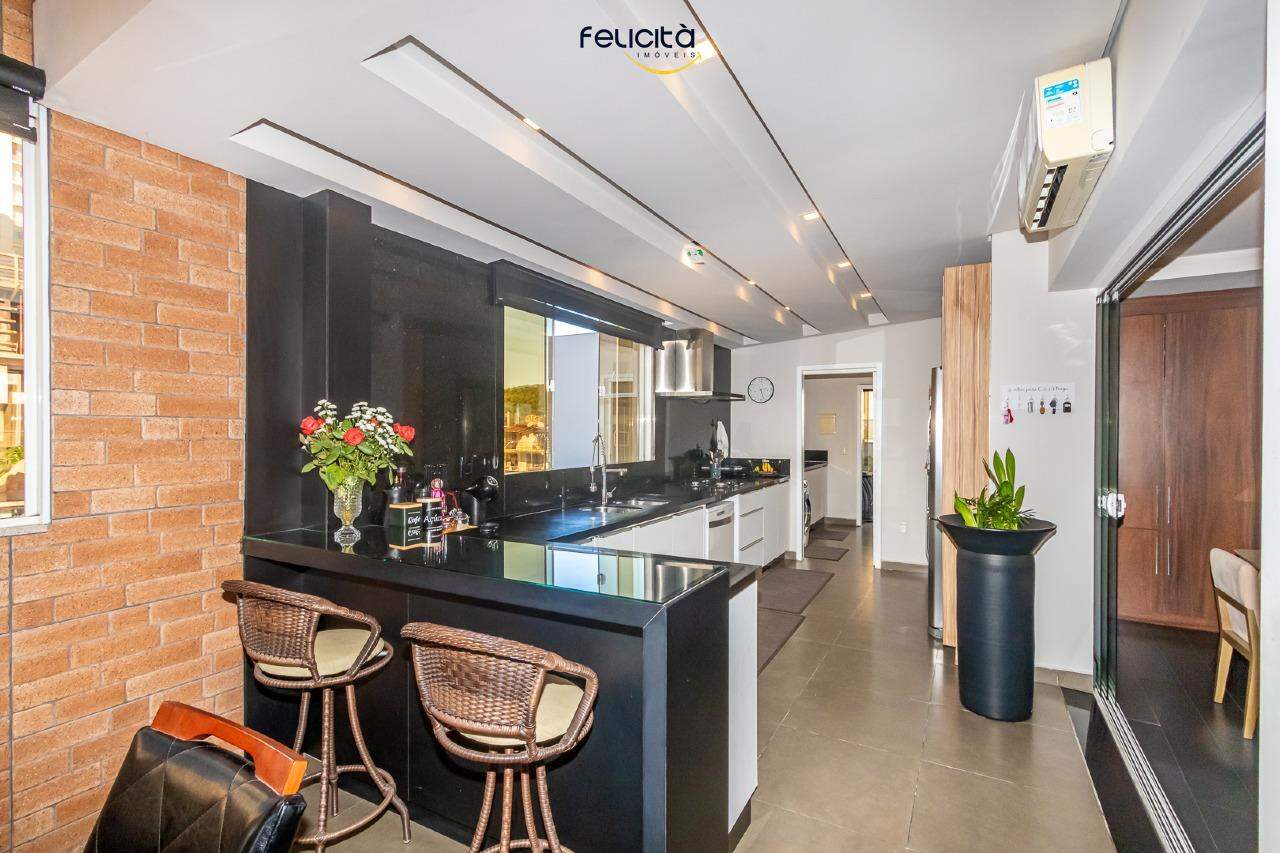 Apartamento de 3 quartos, 210m² no bairro Centro, em Balneário Camboriú | Eu Corretor