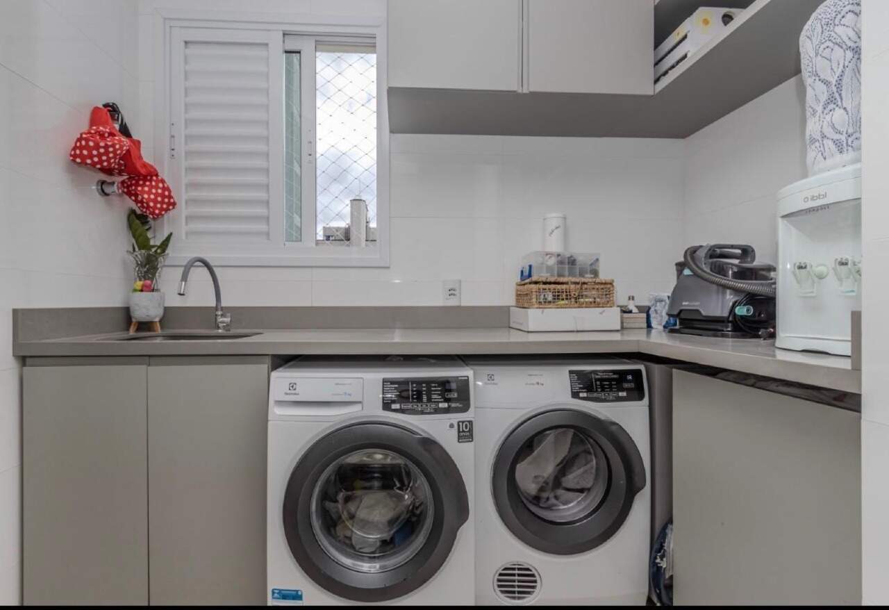 Apartamento à venda no Centro: Área de serviço com lavadora e secadora