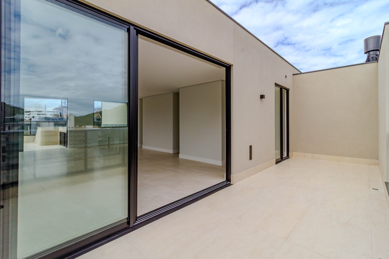 Cobertura à venda no Praia Brava: 