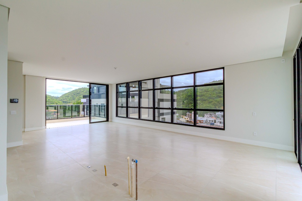 Cobertura à venda no Praia Brava: 