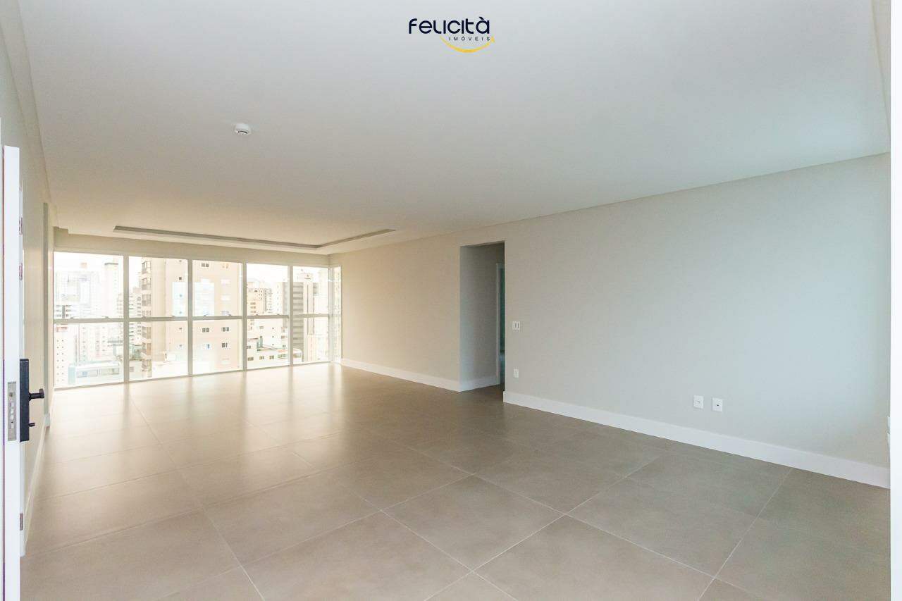 Apartamento de 3 quartos, 136m² no bairro Centro, em Balneário Camboriú | Eu Corretor