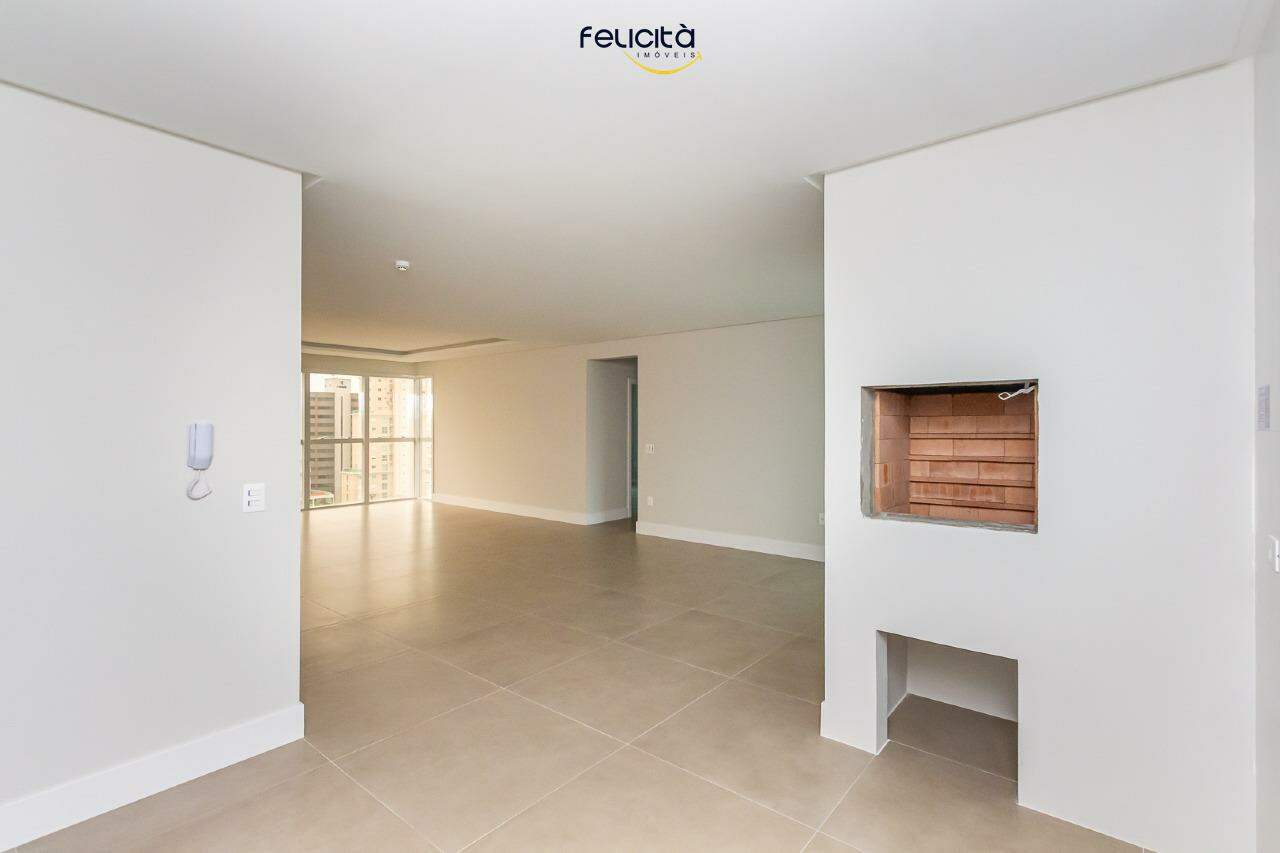 Apartamento de 3 quartos, 136m² no bairro Centro, em Balneário Camboriú | Eu Corretor