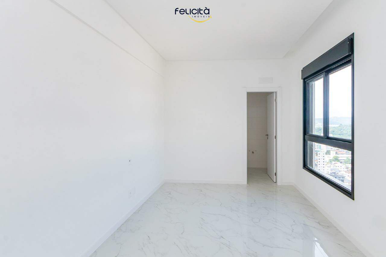 Apartamento de 3 quartos, 134m² no bairro Centro, em Balneário Camboriú | Eu Corretor