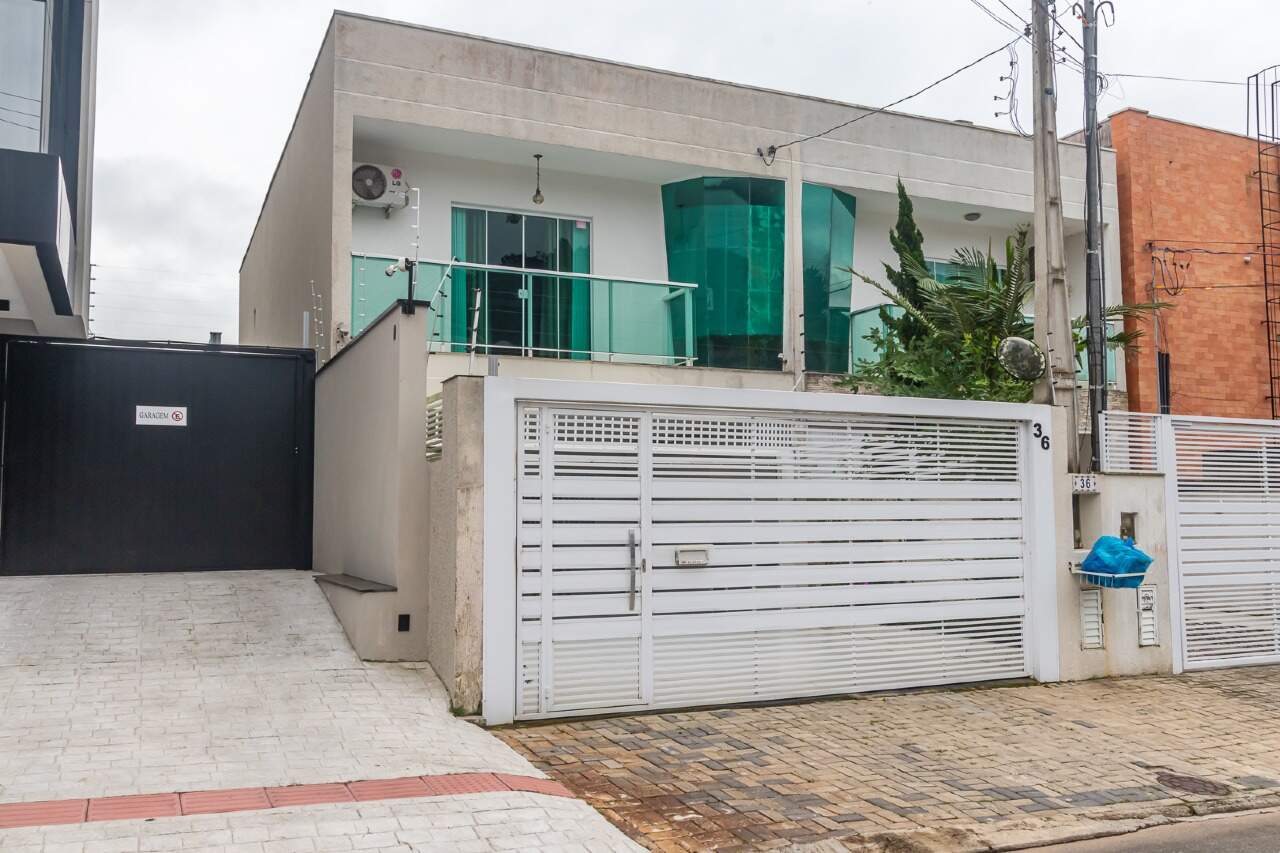 Casa de 3 quartos, 174m² no bairro Praia dos Amores, em Balneário Camboriú | Eu Corretor