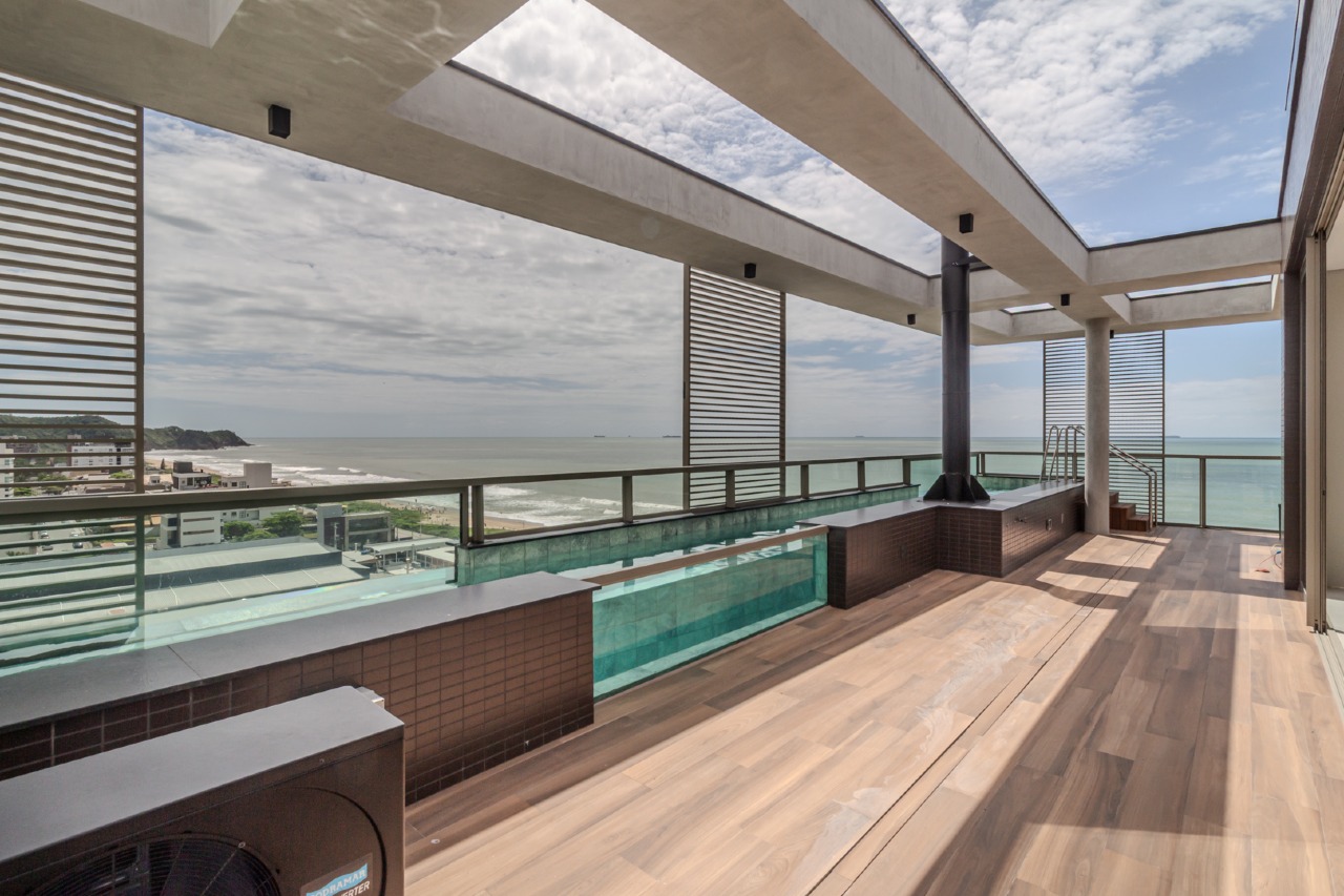 Cobertura à venda no Praia Brava: 