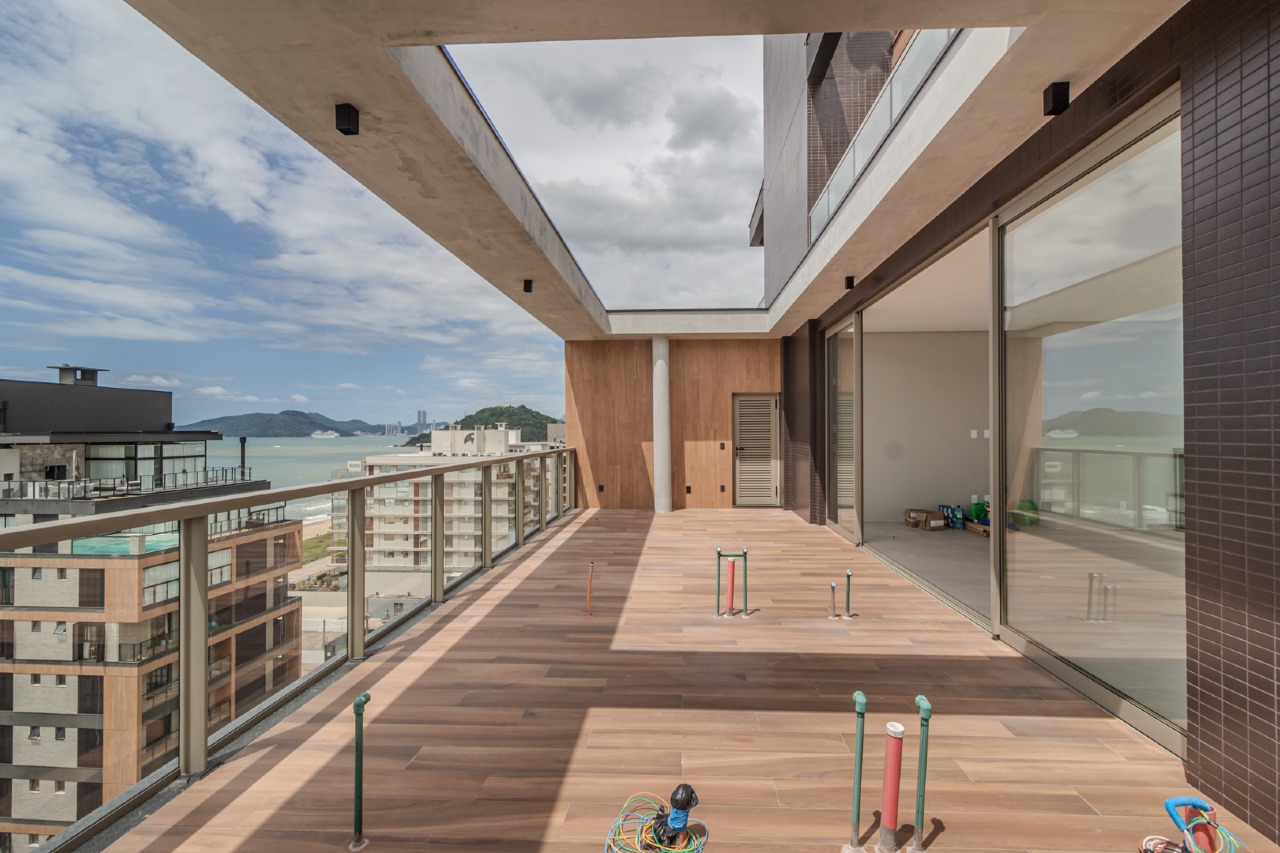 Cobertura à venda no Praia Brava: 