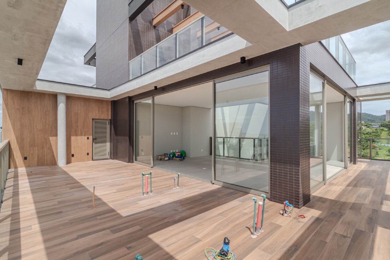 Cobertura à venda no Praia Brava: 