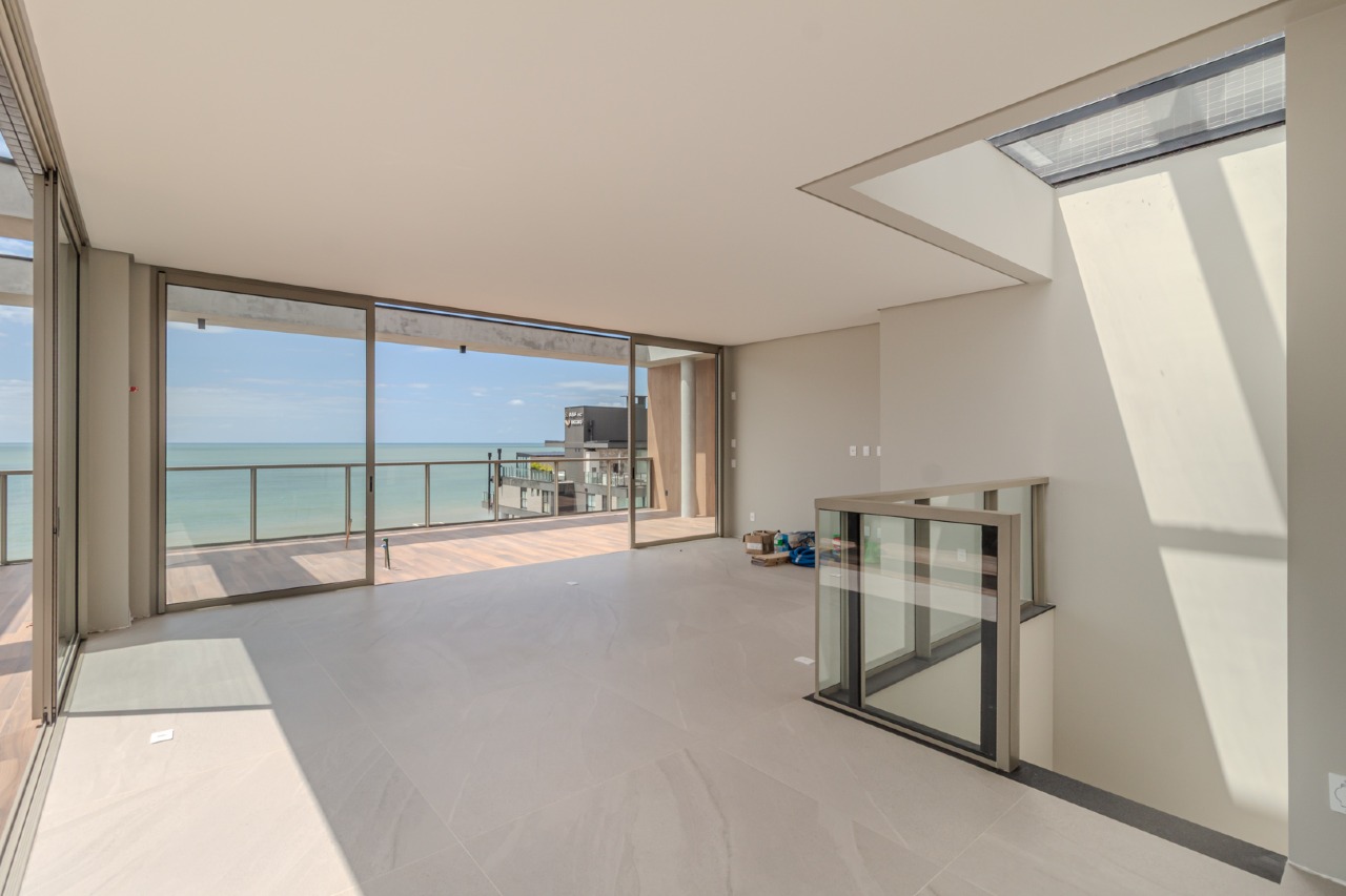 Cobertura à venda no Praia Brava: 