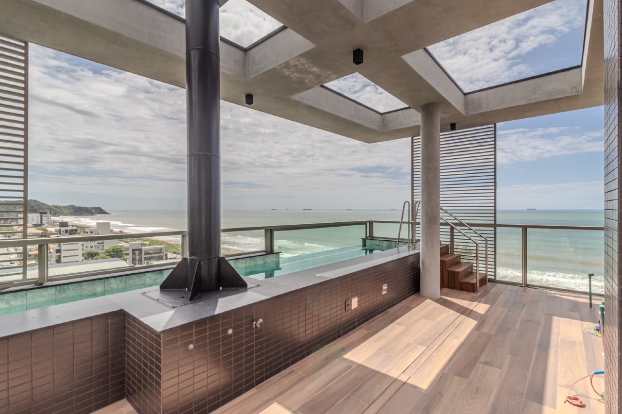 Cobertura à venda no Praia Brava: 