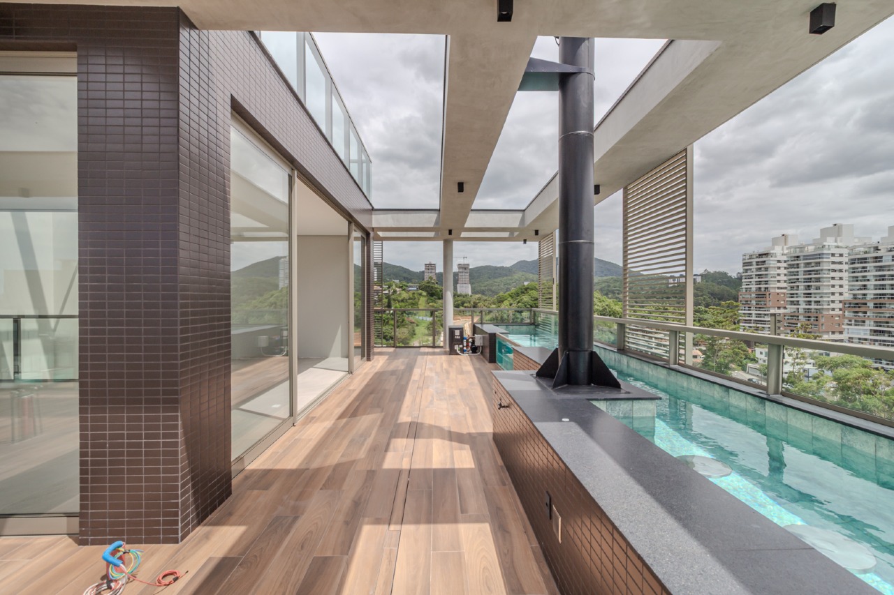 Cobertura à venda no Praia Brava: 