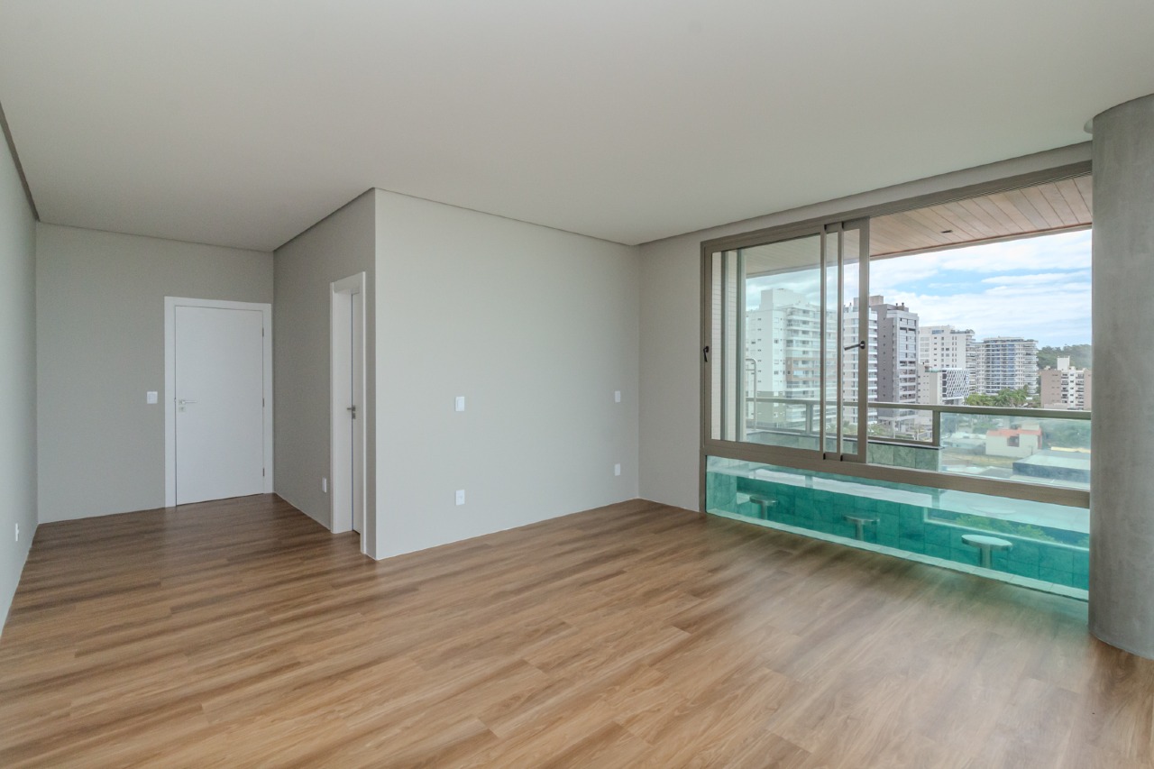 Cobertura à venda no Praia Brava: 