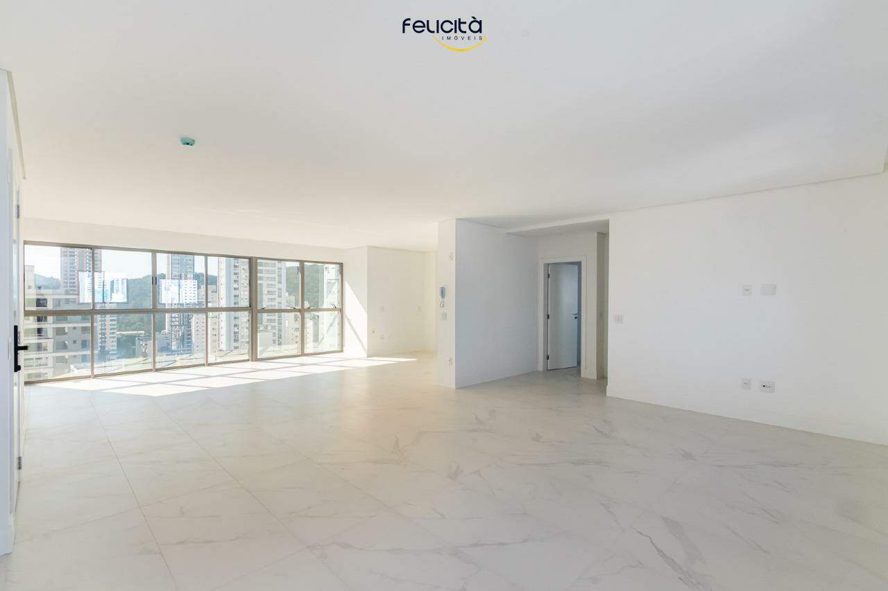 Apartamento de 3 quartos, 169m² no bairro Pioneiros, em Balneário Camboriú | Eu Corretor