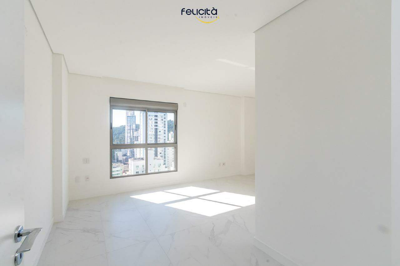 Apartamento de 3 quartos, 169m² no bairro Pioneiros, em Balneário Camboriú | Eu Corretor