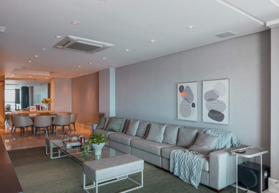 Apartamento à venda no Centro: Living integrado à sala de jantar, com ar-condicionado e iluminação embutida