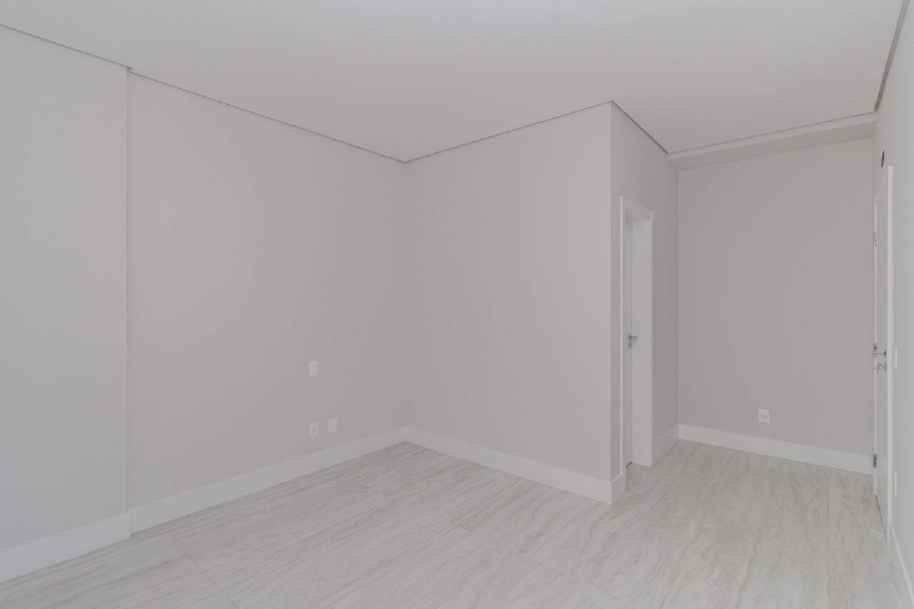 Apartamento à venda no Pioneiros: 