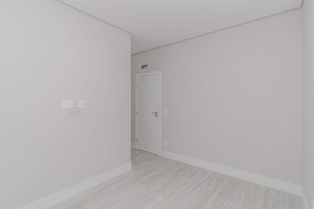 Apartamento à venda no Pioneiros: 