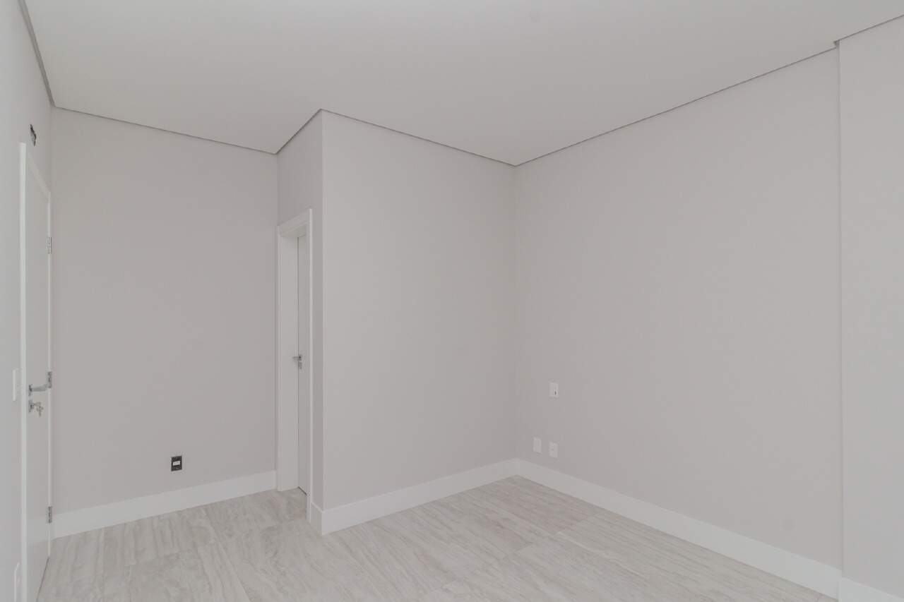 Apartamento à venda no Pioneiros: 
