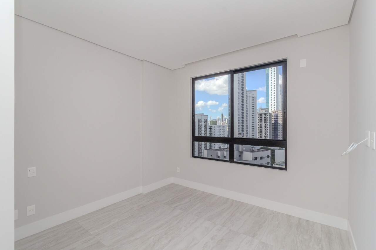 Apartamento à venda no Pioneiros: 