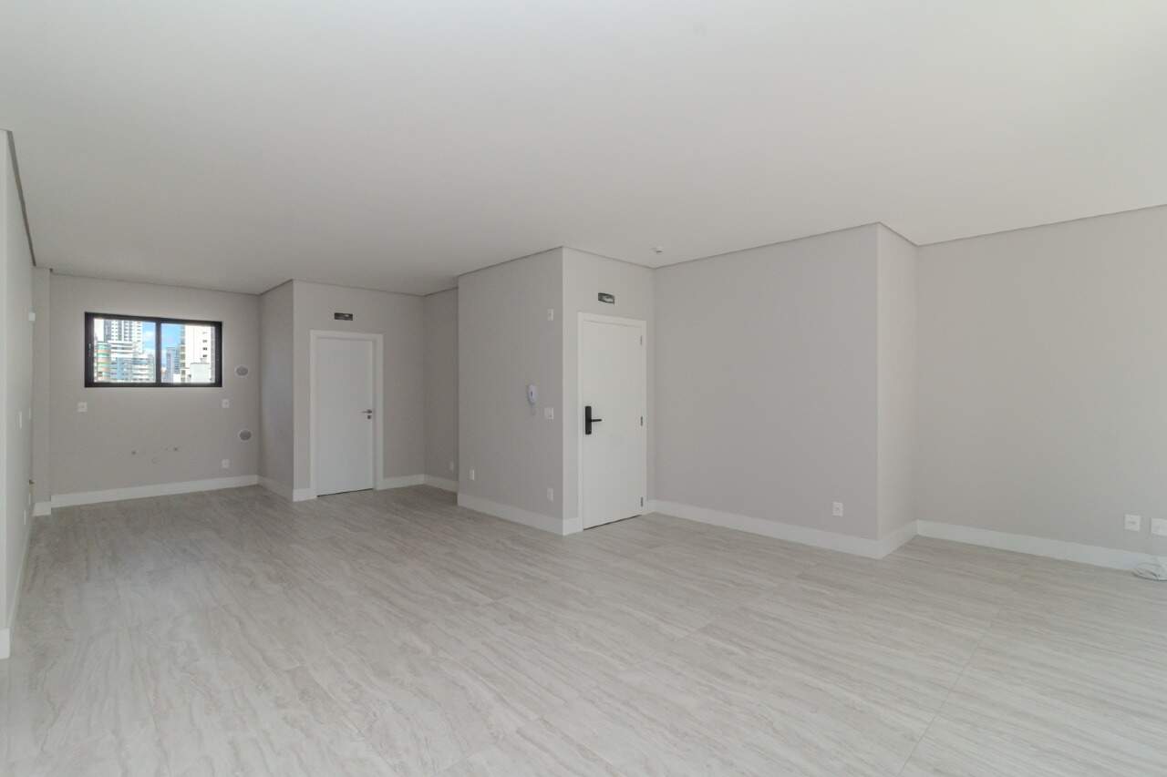 Apartamento à venda no Pioneiros: 