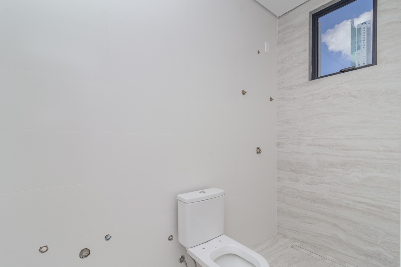 Apartamento à venda no Pioneiros: 