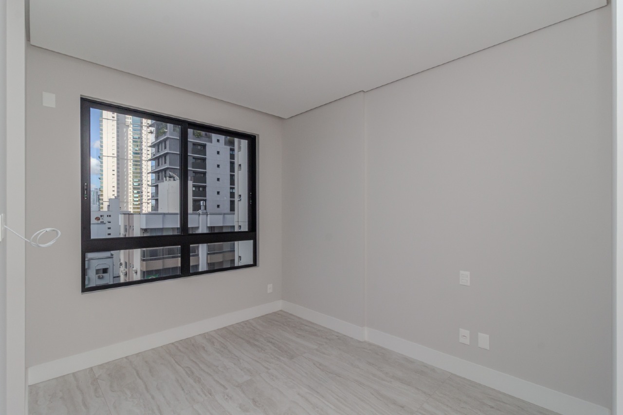 Apartamento à venda no Pioneiros: 
