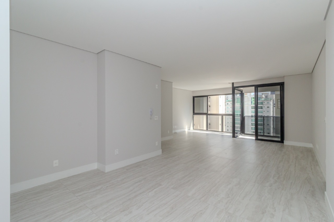 Apartamento à venda no Pioneiros: 