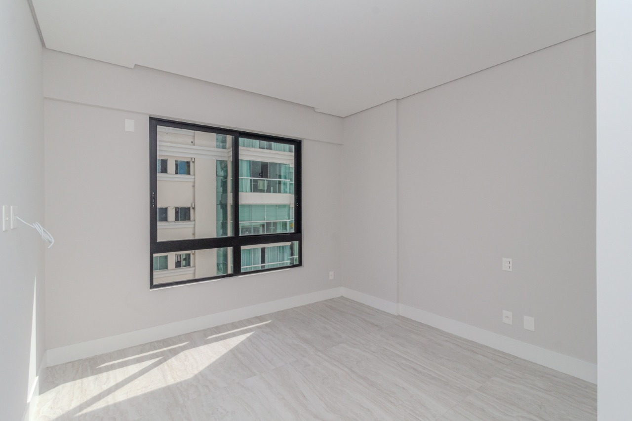 Apartamento à venda no Pioneiros: 