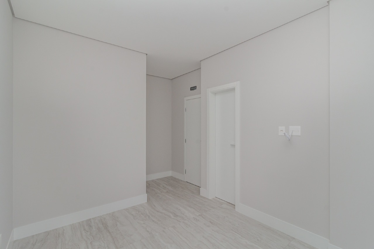 Apartamento à venda no Pioneiros: 