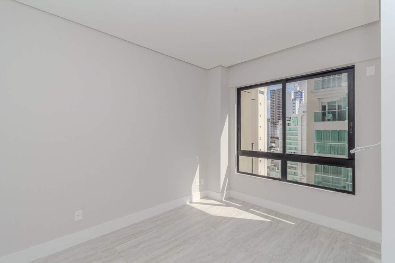 Apartamento à venda no Pioneiros: 