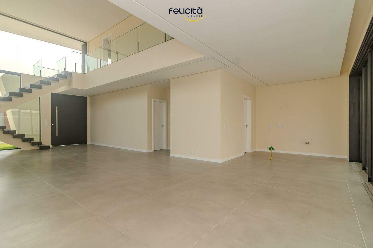 Casa de Condomínio de 4 quartos, 301m² no bairro Santa Regina, em Camboriú | Eu Corretor