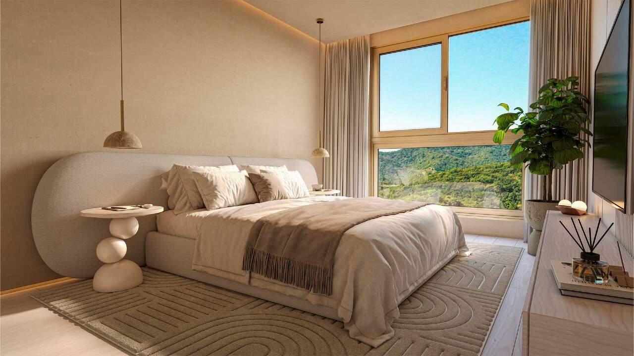Apartamento diferenciado à venda no Pioneiros: Suíte do apartamento master, com janela para a Mata Atlântica (imagem ilustrativa)