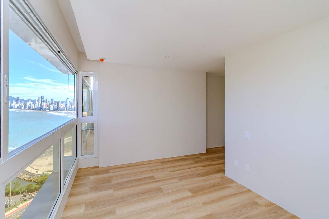 Apartamento à venda no Pioneiros: 