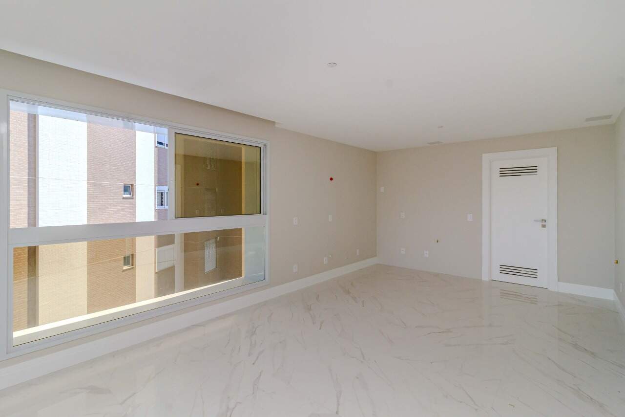 Apartamento à venda no Pioneiros: 