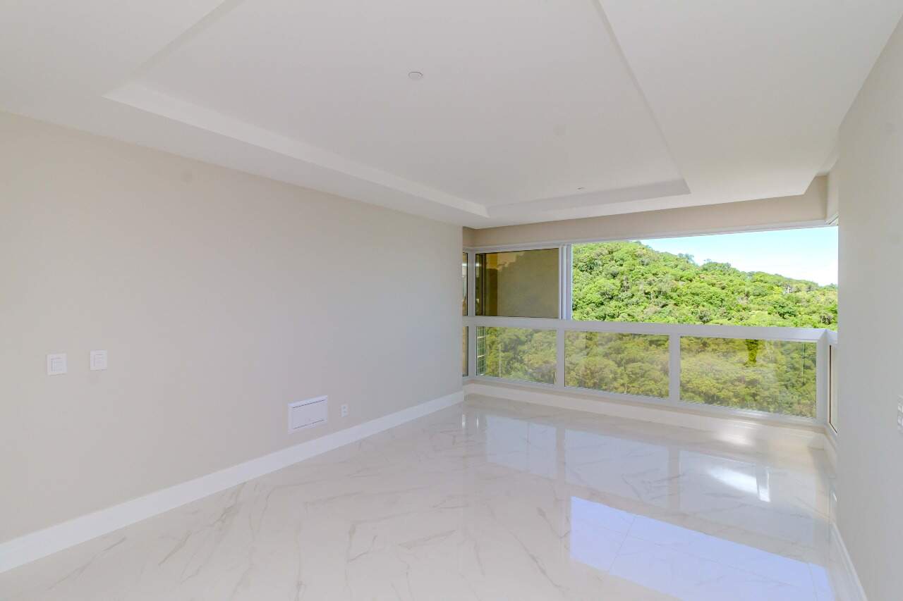 Apartamento à venda no Pioneiros: 