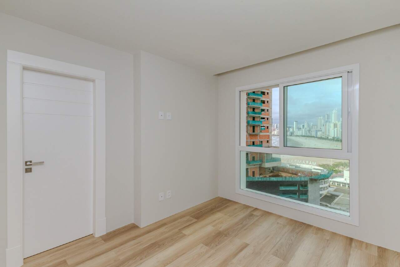 Apartamento à venda no Pioneiros: 