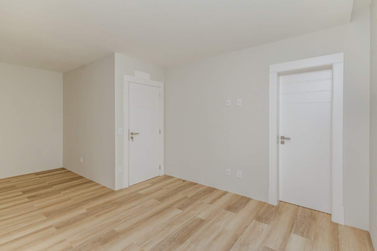 Apartamento à venda no Pioneiros: 
