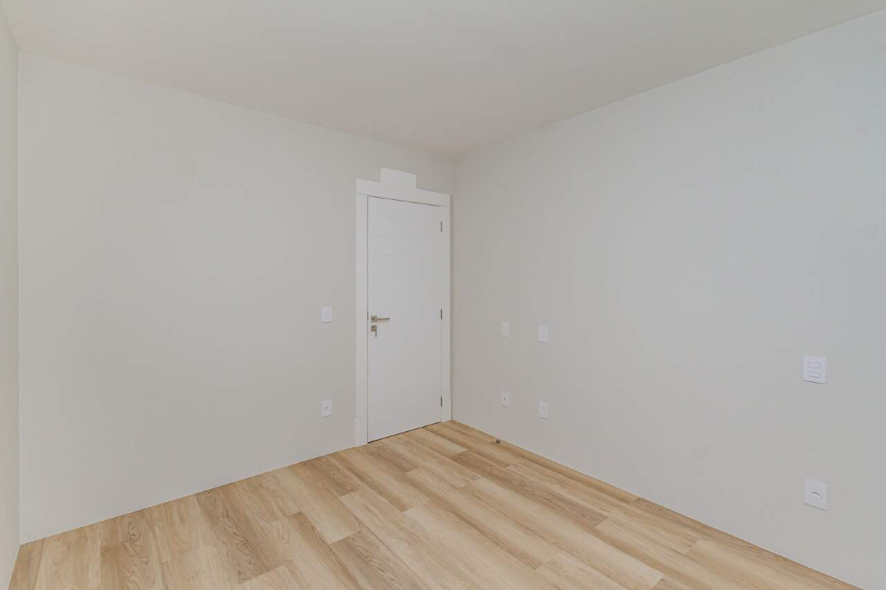 Apartamento à venda no Pioneiros: 