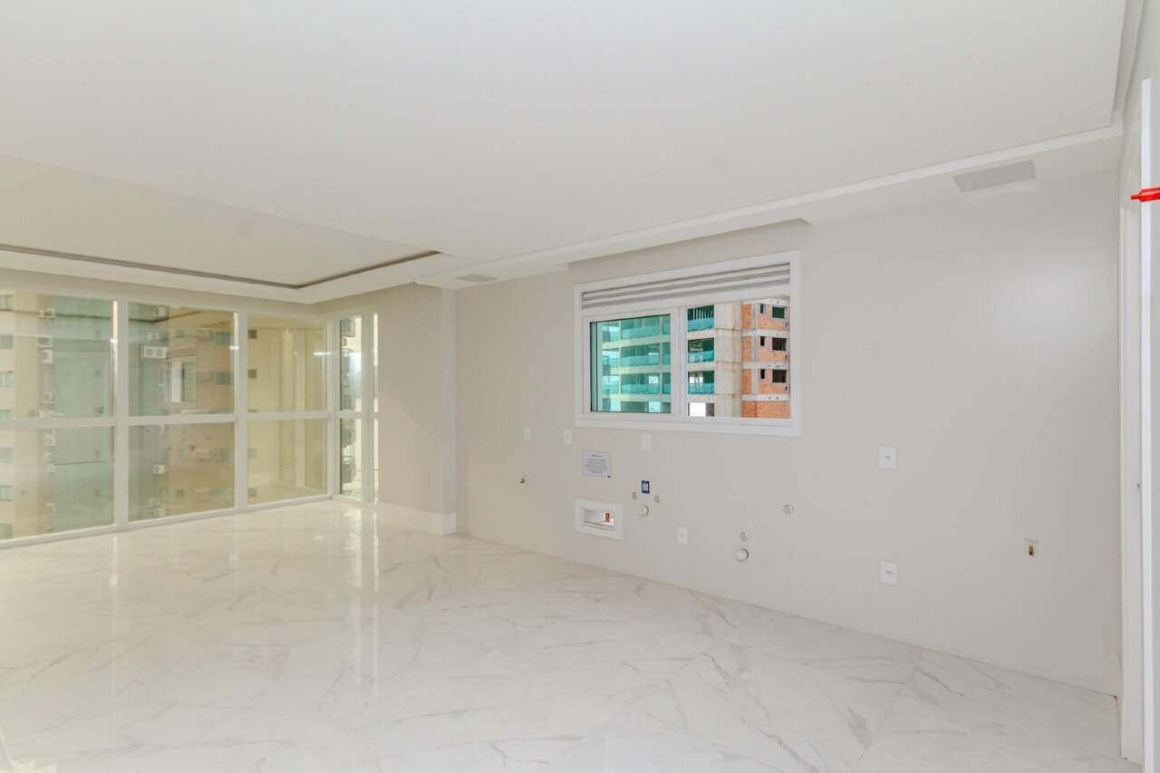 Apartamento à venda no Pioneiros: 