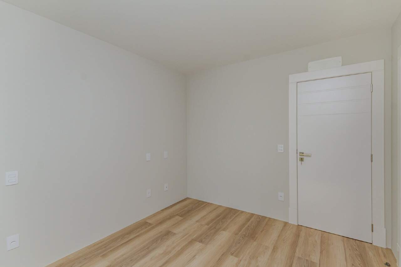 Apartamento à venda no Pioneiros: 