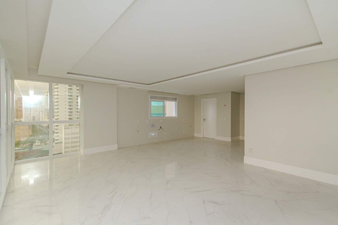 Apartamento à venda no Pioneiros: 