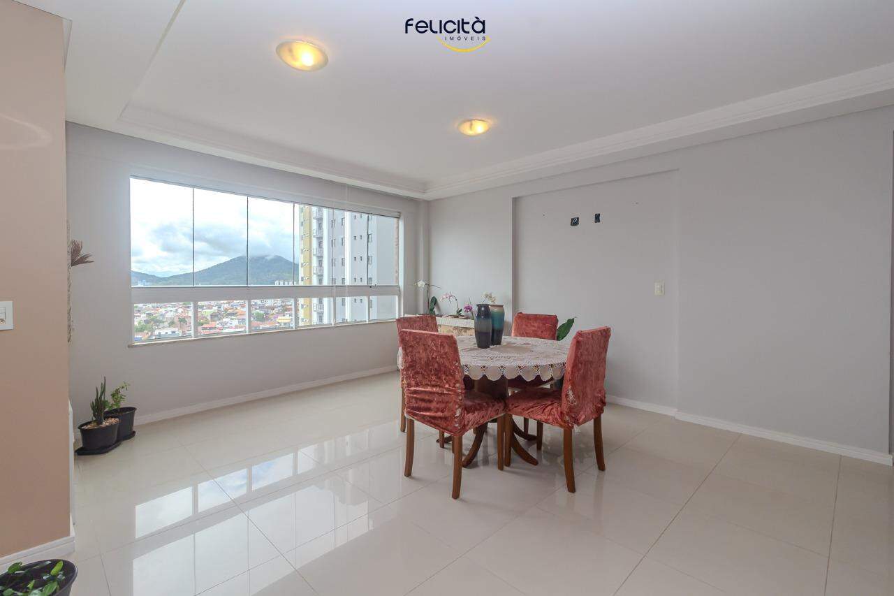 Apartamento de 3 quartos, 110m² no bairro Centro, em Balneário Camboriú | Eu Corretor