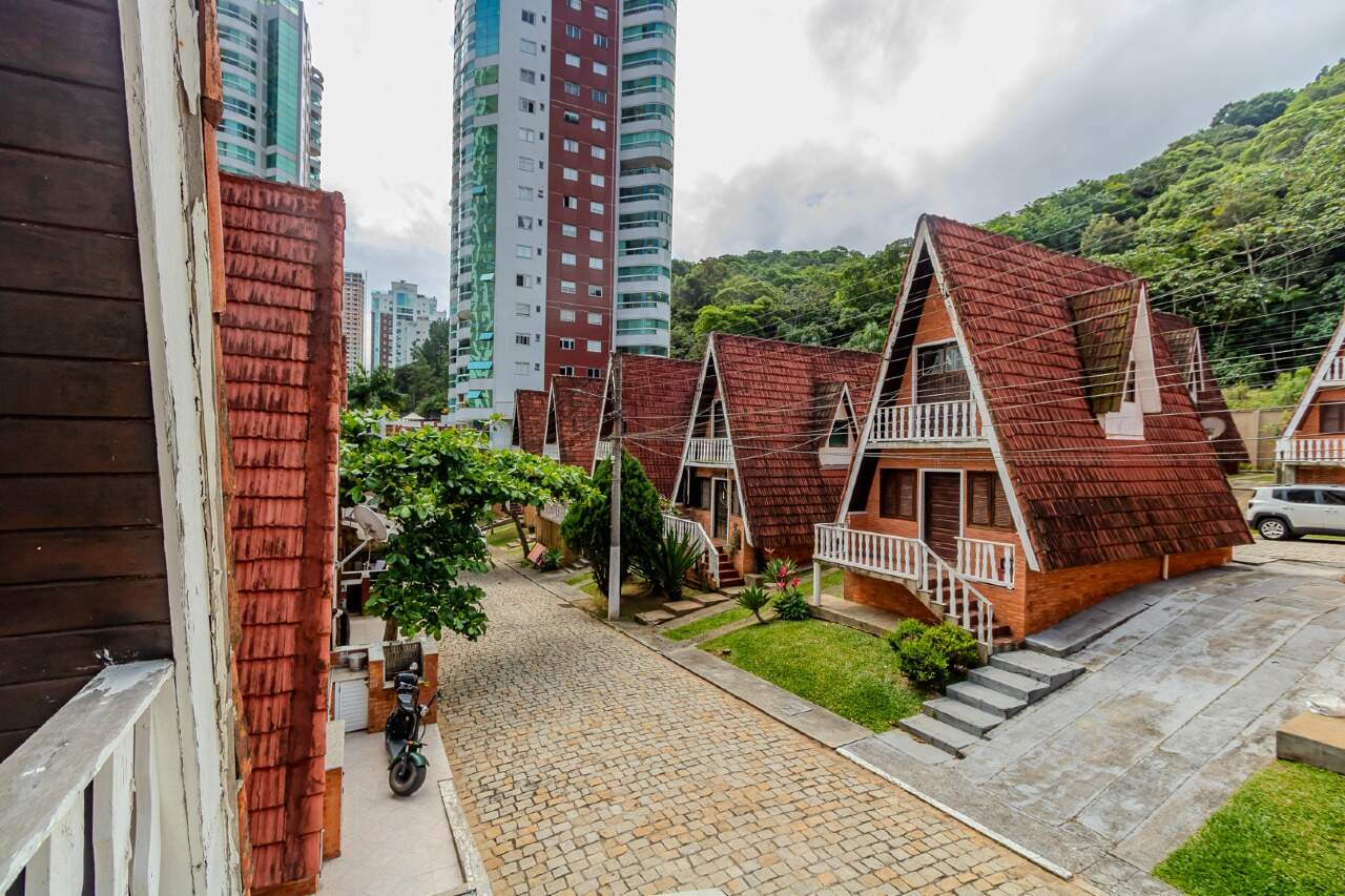 Casa de Condomínio à venda no Pioneiros: 