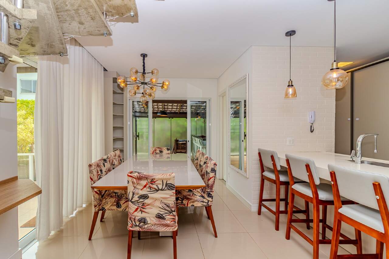 Casa de Condomínio de 3 quartos, 190m² no bairro Barra, em Balneário Camboriú | Eu Corretor