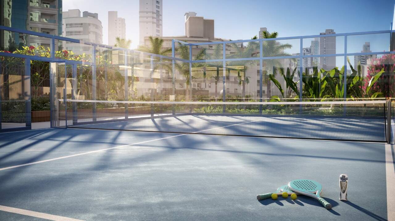 Cobertura à venda no Centro: Quadra de padel no pavimento de lazer (imagem ilustrativa)