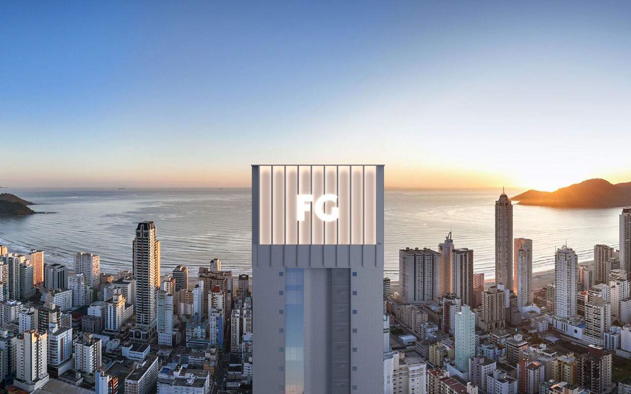 Apartamento diferenciado à venda no Centro: Topo do Iconic Tower ao pôr do sol, com o mar ao fundo (imagem ilustrativa)