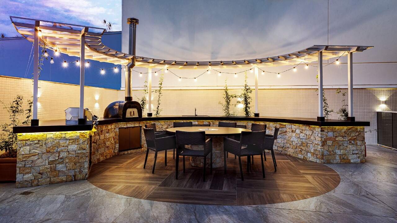 Apartamento à venda no Centro: Outdoor grill com forno de pizza e charbroiler, no lazer do Hamptons Village