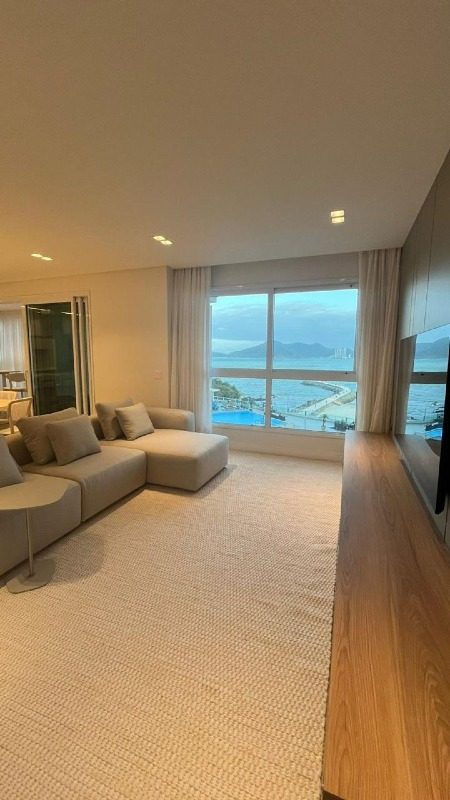 Apartamento à venda no Pioneiros: 