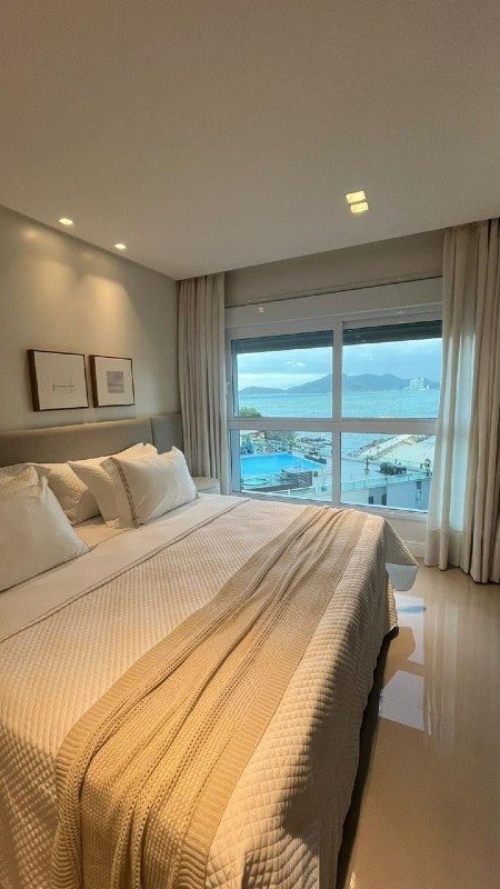 Apartamento à venda no Pioneiros: 