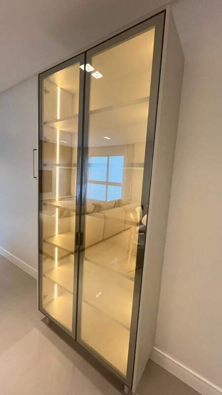 Apartamento à venda no Pioneiros: Cristaleira com iluminação embutida