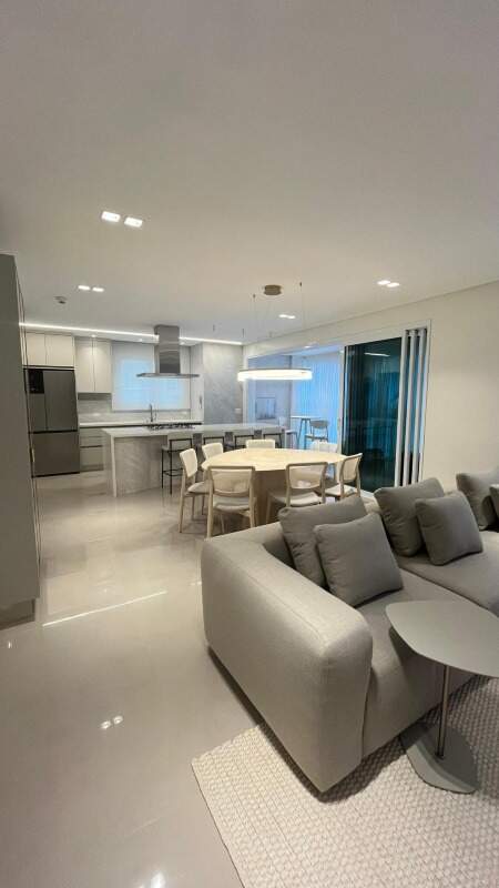 Apartamento à venda no Pioneiros: 